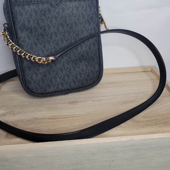 Michael Kors- Black Crossbody with gold hardware- small size - Picture 4 of 10